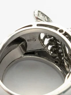 Bague en or blanc avec saphir naturel thermodiffusé et diamants
