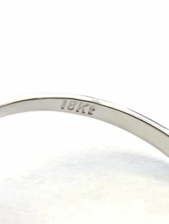 Bague en or blanc avec saphir et diamants