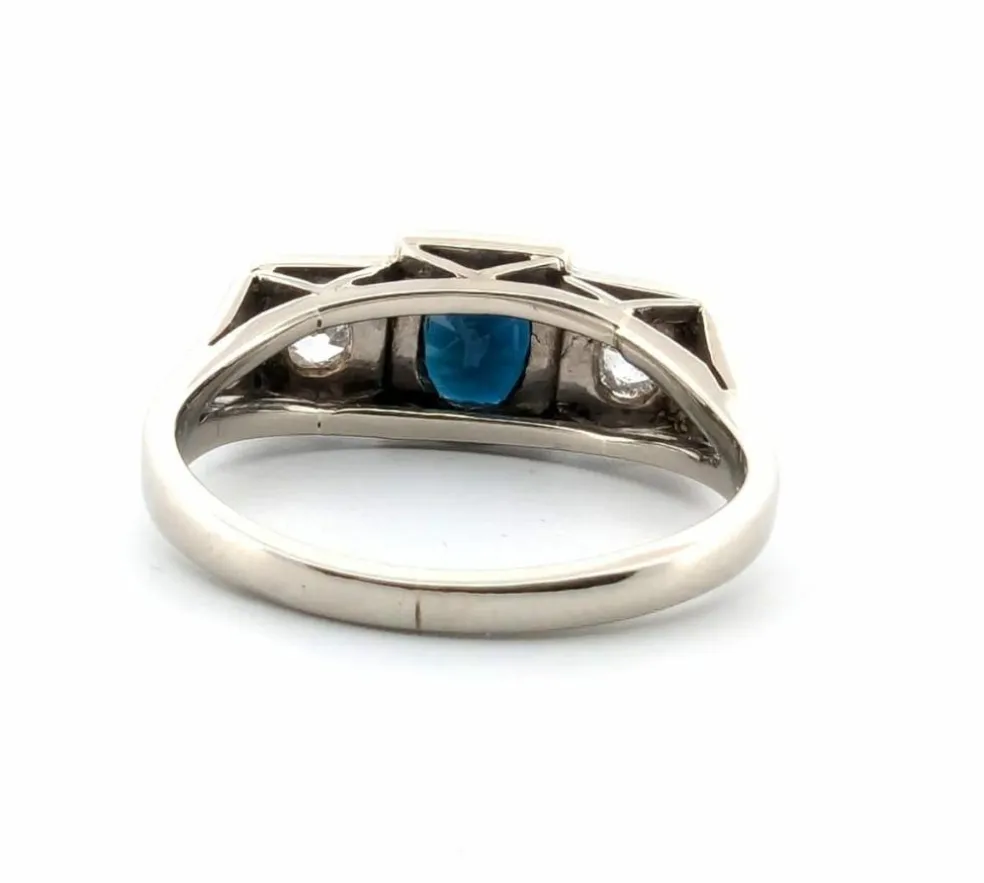 Bague en or blanc avec saphir et diamants