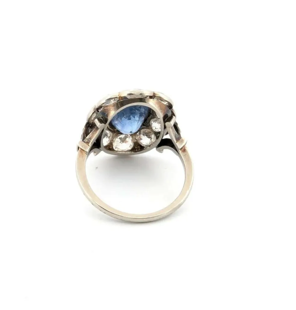 Bague en or blanc avec saphir et diamants