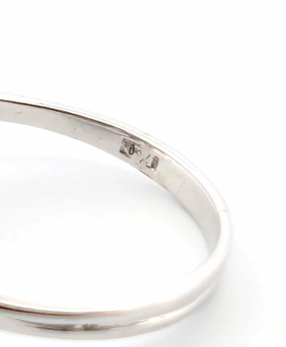 Bague en or blanc avec saphir et diamants