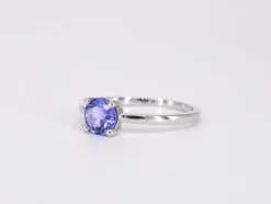 Bague en or blanc avec tanzanite