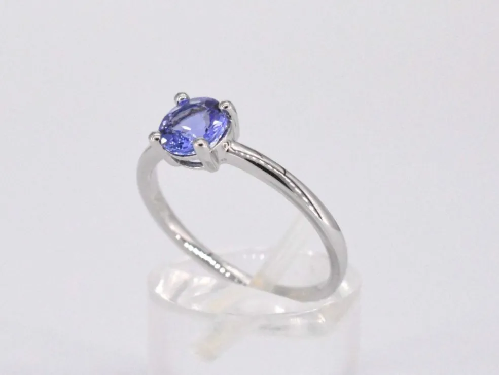 Bague en or blanc avec tanzanite