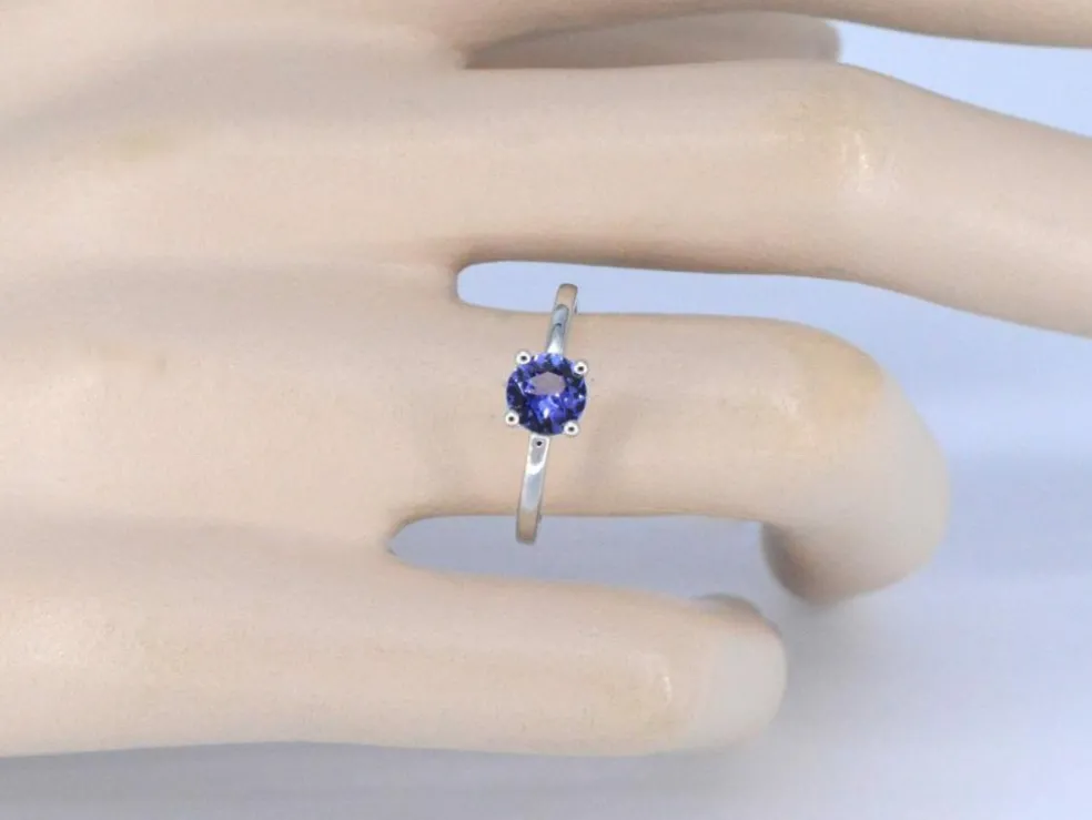 Bague en or blanc avec tanzanite