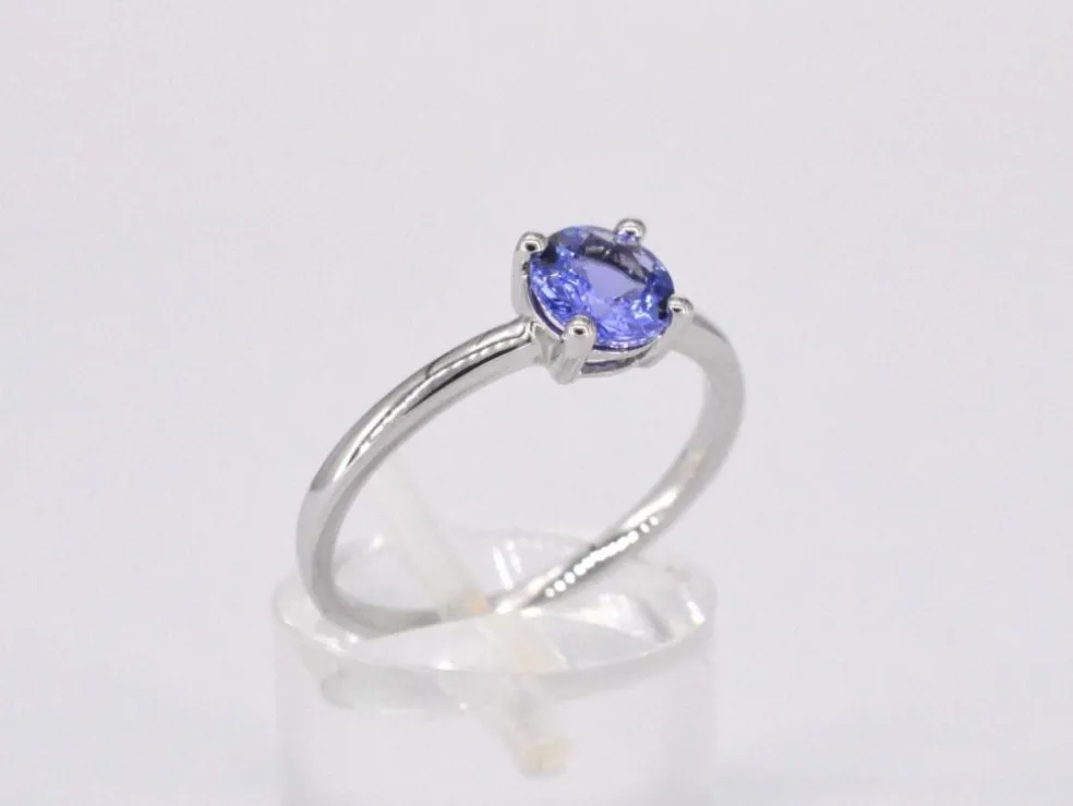 Bague en or blanc avec tanzanite