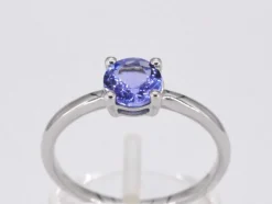 Bague en or blanc avec tanzanite