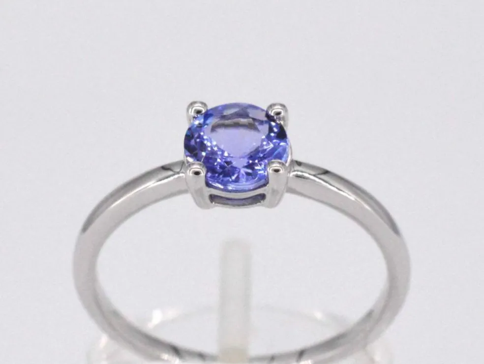 Bague en or blanc avec tanzanite