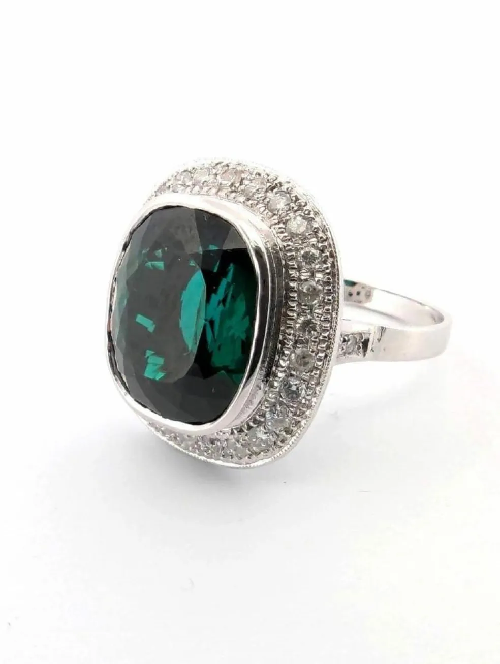 Bague en or blanc avec tourmaline verte et diamants
