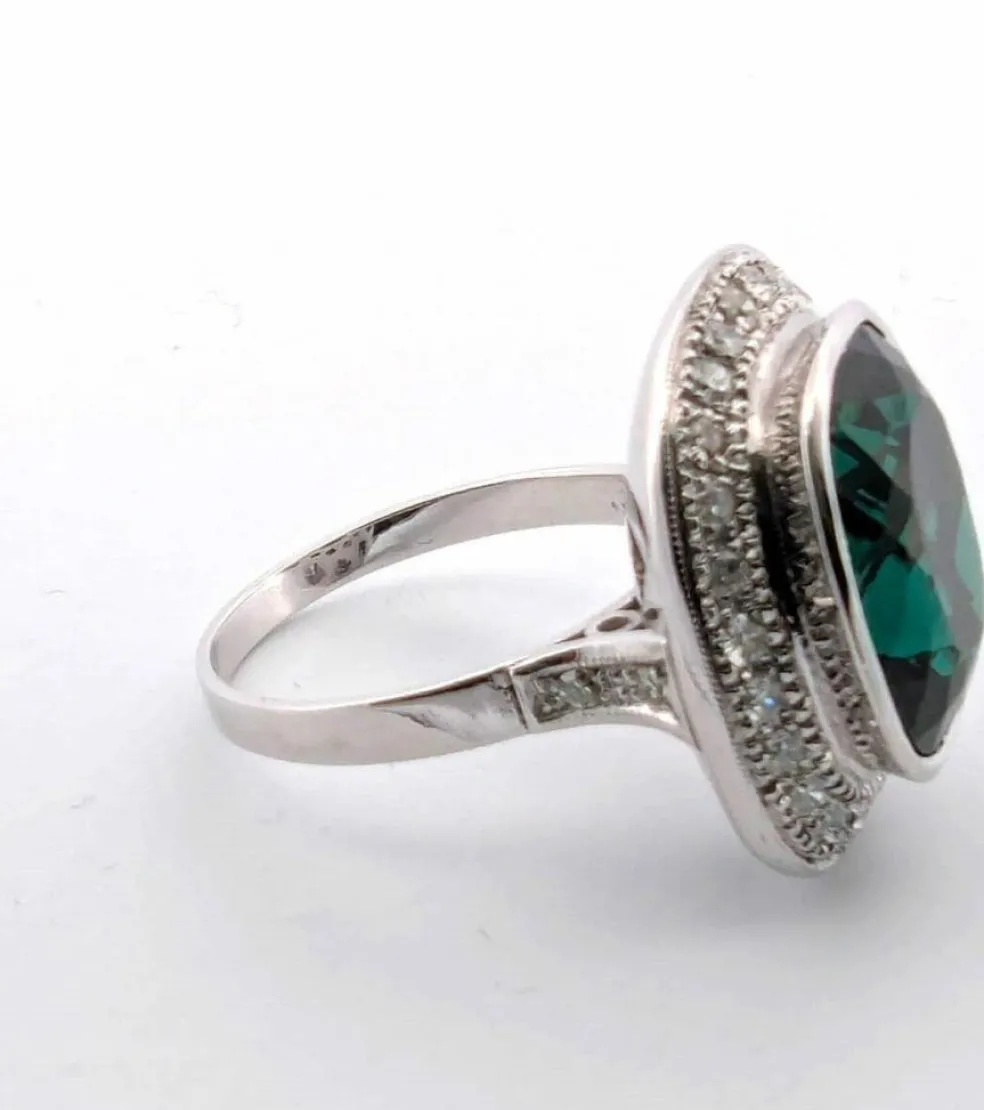 Bague en or blanc avec tourmaline verte et diamants