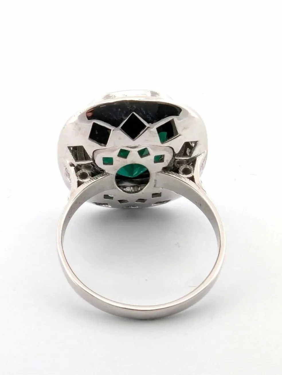 Bague en or blanc avec tourmaline verte et diamants