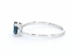 Bague en or blanc avec topaze