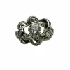 Bague en or blanc avec un diamant central et des diamants sertis pavé