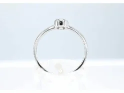 Bague en or blanc avec un diamant taille brillant