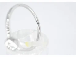 Bague en or blanc avec un diamant taille brillant
