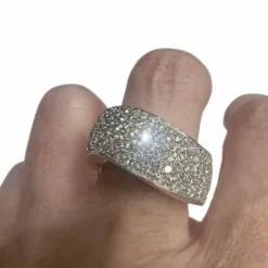 Bague en or blanc de style contemporain avec diamants