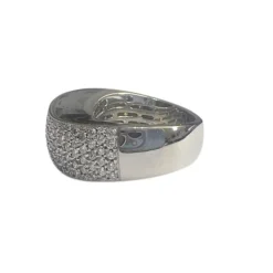 Bague en or blanc de style contemporain avec diamants