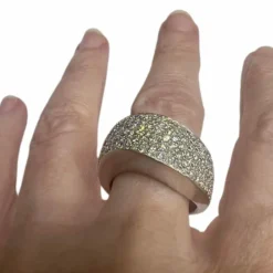 Bague en or blanc de style contemporain avec diamants