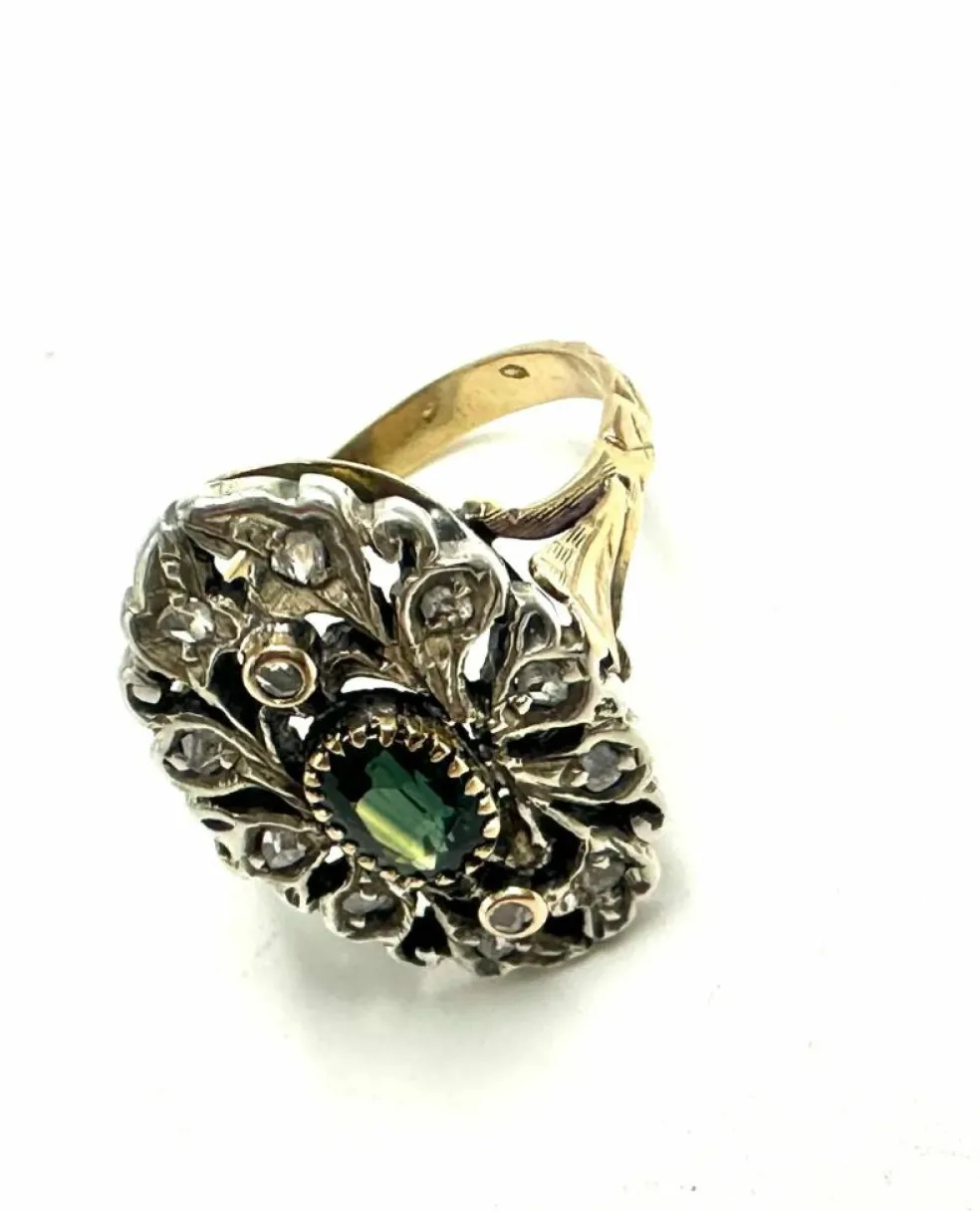 Bague en or blanc de style baroque avec péridot et diamants