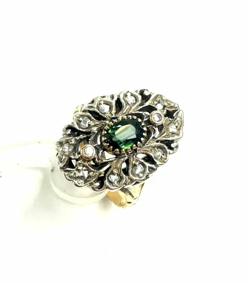 Bague en or blanc de style baroque avec péridot et diamants