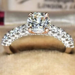 Bague en or blanc diamants