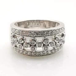Bague en or blanc diamants
