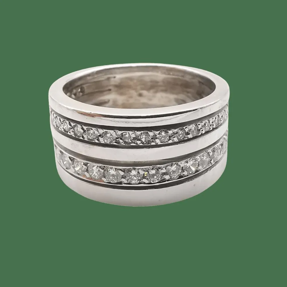 Bague en or blanc diamants