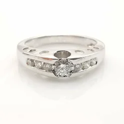 Bague en or blanc diamants