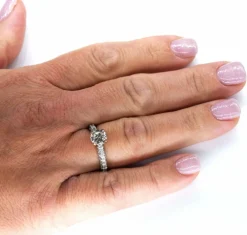 Bague en or blanc diamants