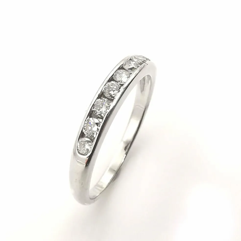 Bague en or blanc diamants