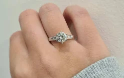 Bague en Or blanc, diamants