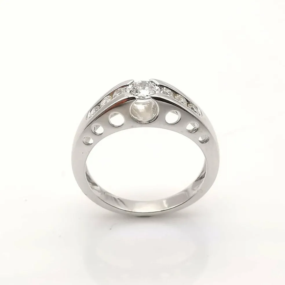 Bague en or blanc diamants