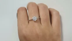 Bague en Or blanc, diamants