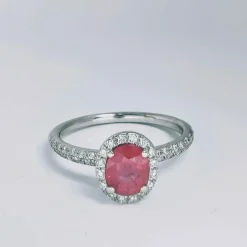 Bague en or blanc diamants et rubis