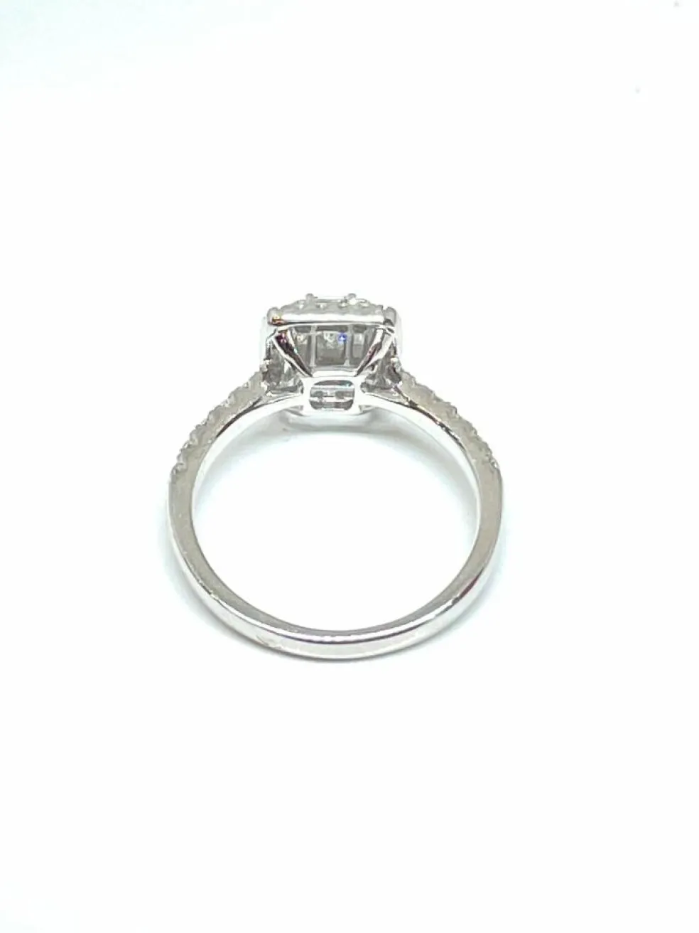 Bague en or blanc, diamants