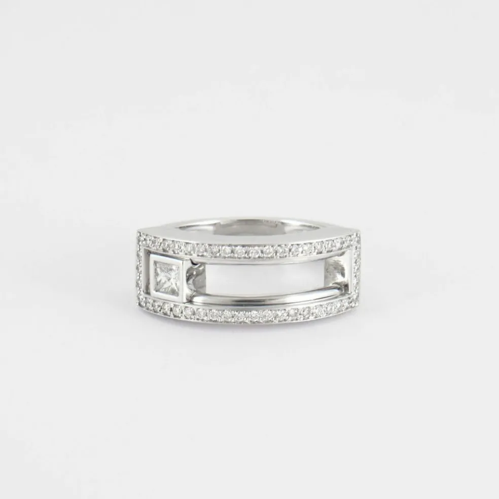 Bague en or blanc, diamant mobile