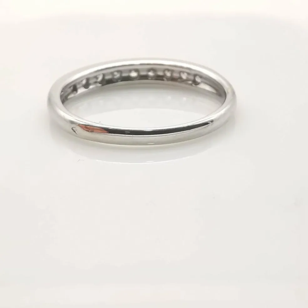Bague en or blanc diamants