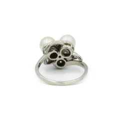 Bague en or blanc, diamants & perles