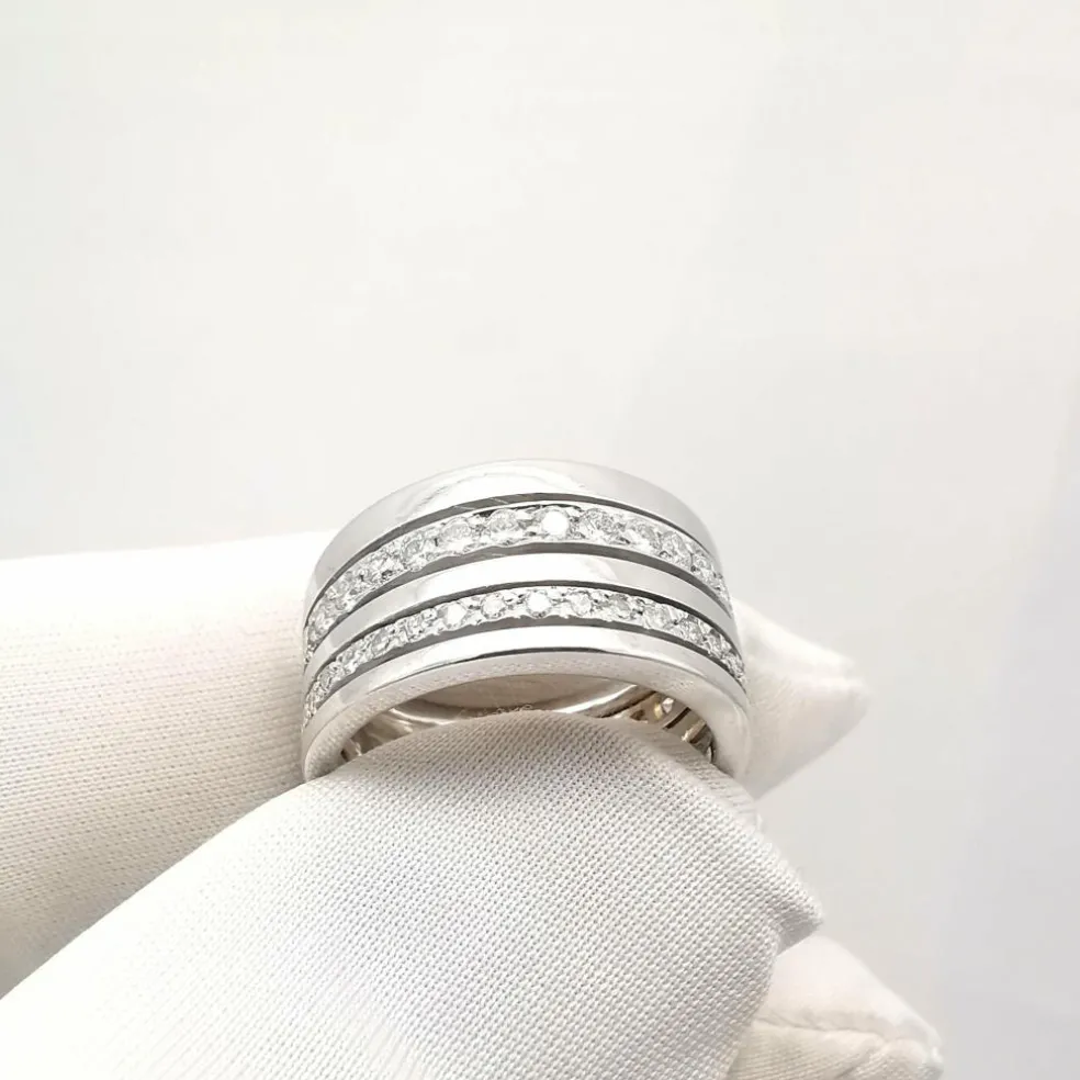Bague en or blanc diamants