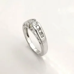 Bague en or blanc diamants