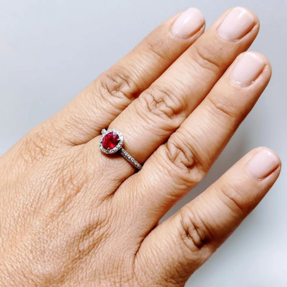 Bague en or blanc diamants et rubis