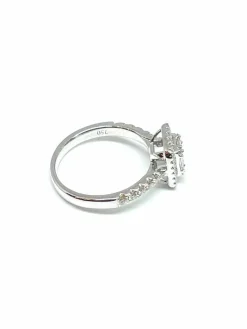 Bague en or blanc, diamants