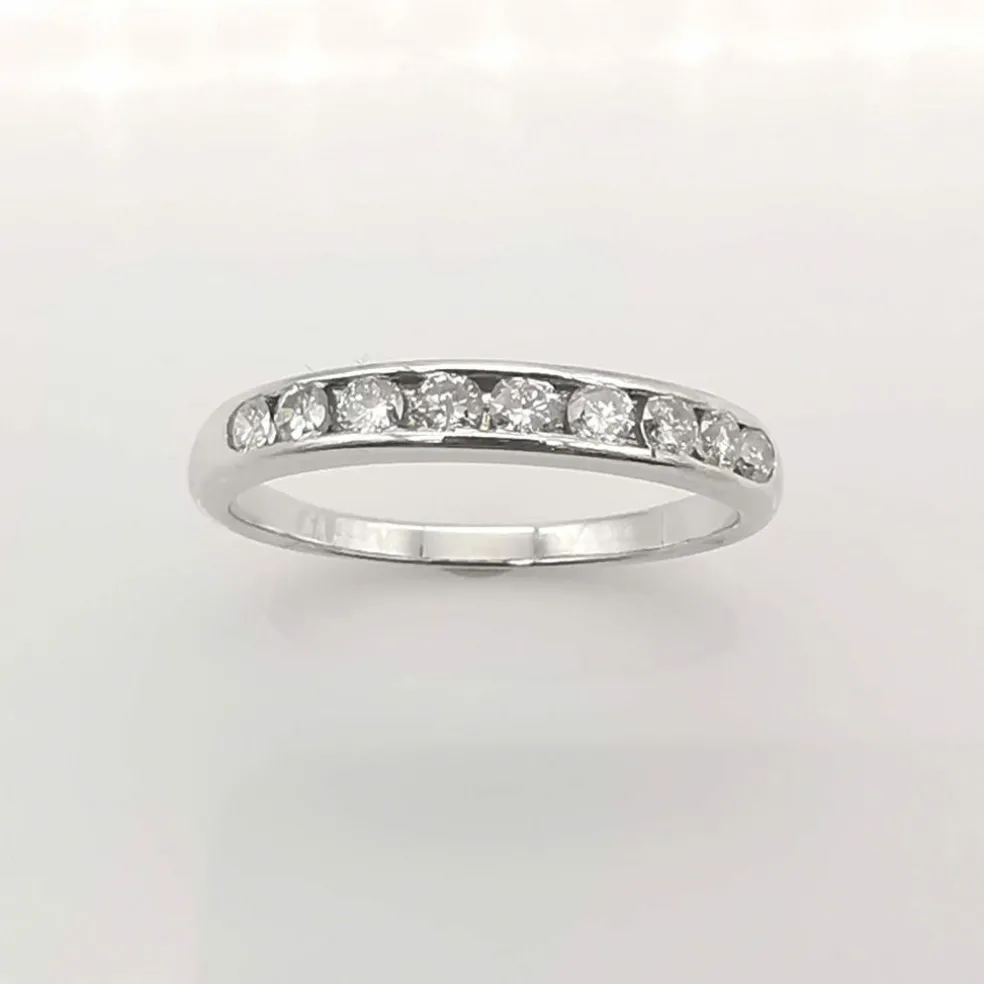 Bague en or blanc diamants