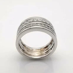 Bague en or blanc diamants