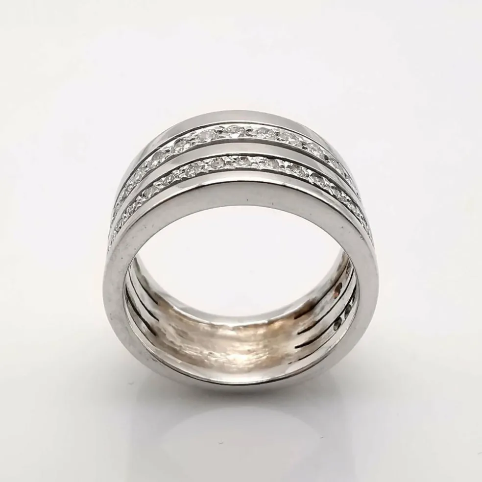 Bague en or blanc diamants