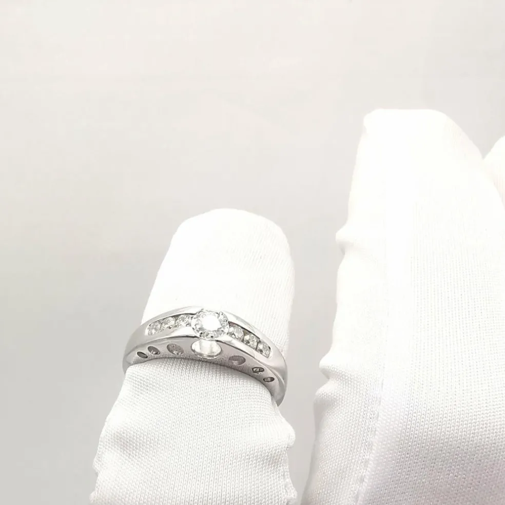 Bague en or blanc diamants