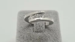 Bague en Or blanc, diamants