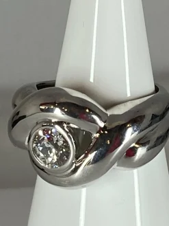 Bague en or blanc, diamant