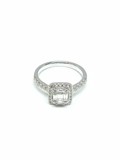 Bague en or blanc, diamants