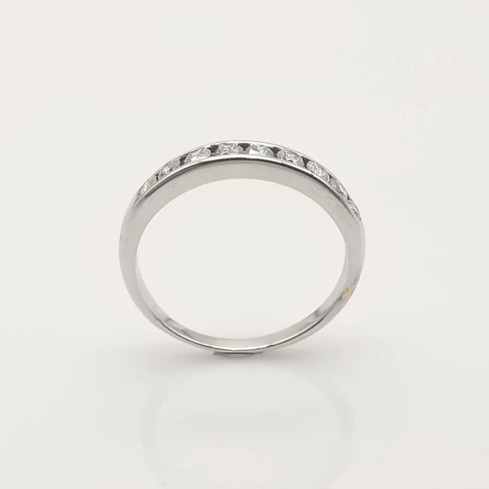 Bague en or blanc diamants