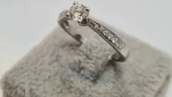 Bague en Or blanc diamants naturels